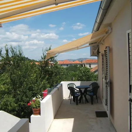 Kleines Emil Vanily By Interhome ムルテル